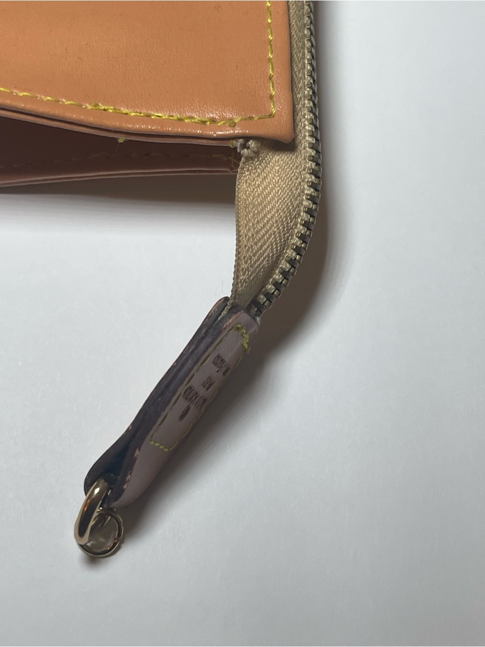 Louis Vuitton Peach Leather Zip Coin Pouch has damage - Picture 4 of 13